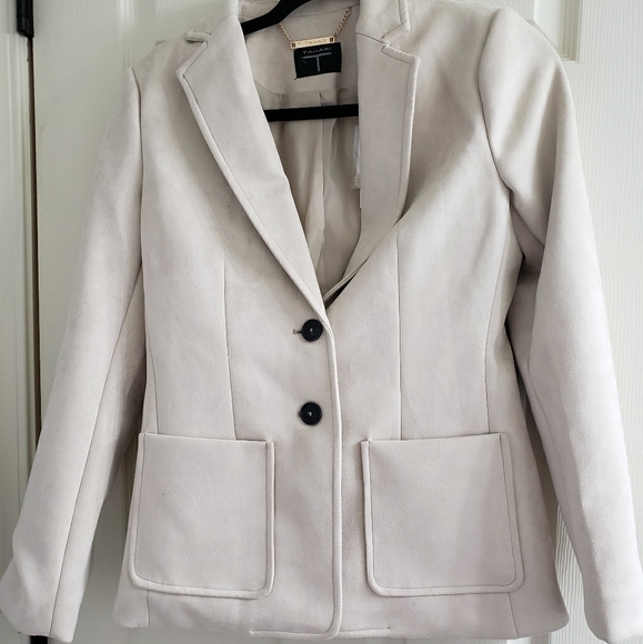 Tahari Jackets & Blazers - Tahari creamy vest NWT